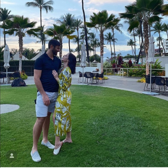 Chartreuse print midi dress with button detailing. Cinch waist, deep V & slit - Picture 1 of 10